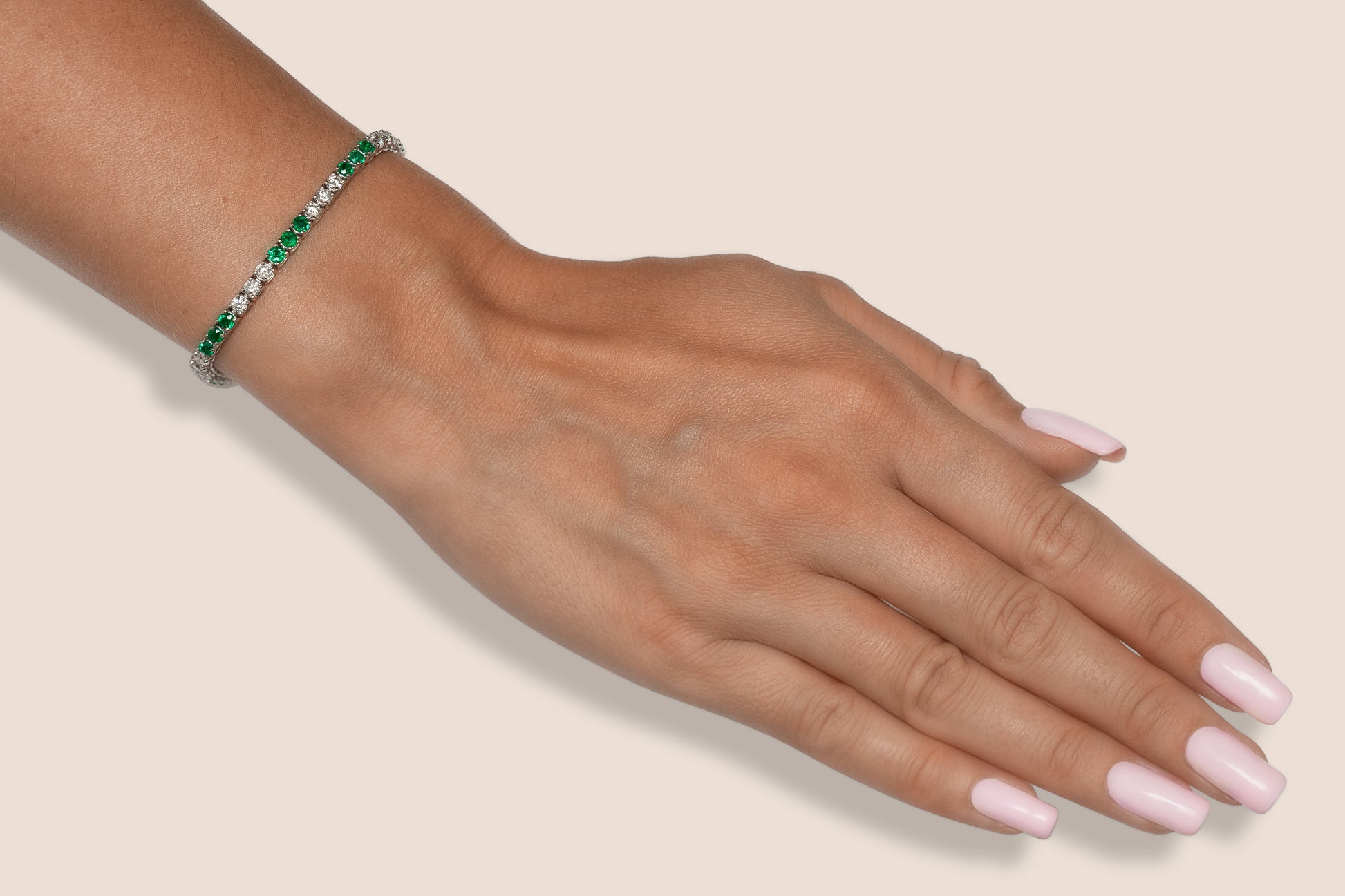 18K White Gold Tennis Bracelet With Diamonds and Emeralds
