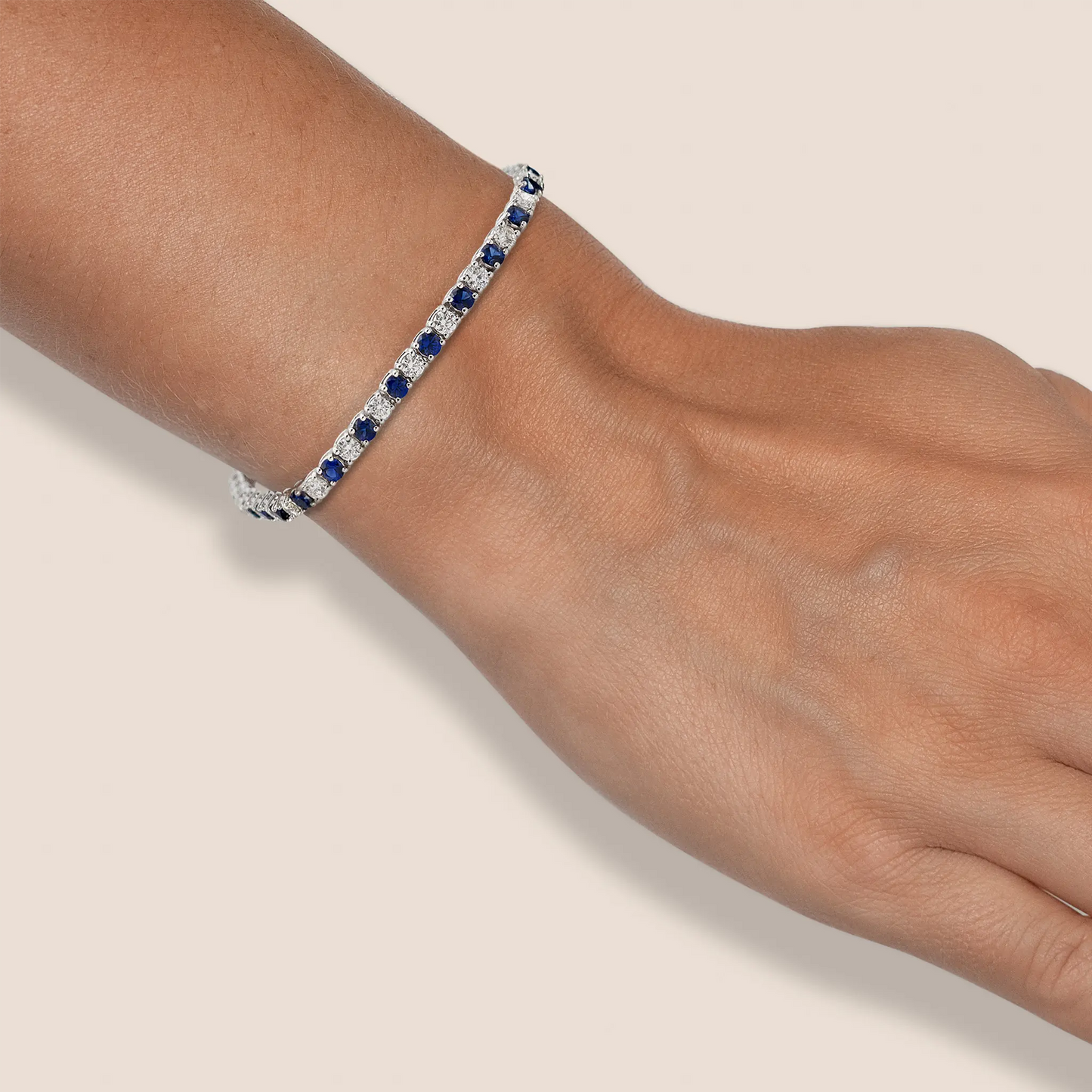 18K White Gold Diamond & Blue Sapphire Tennis Bracelet Tw. 5.54 carat