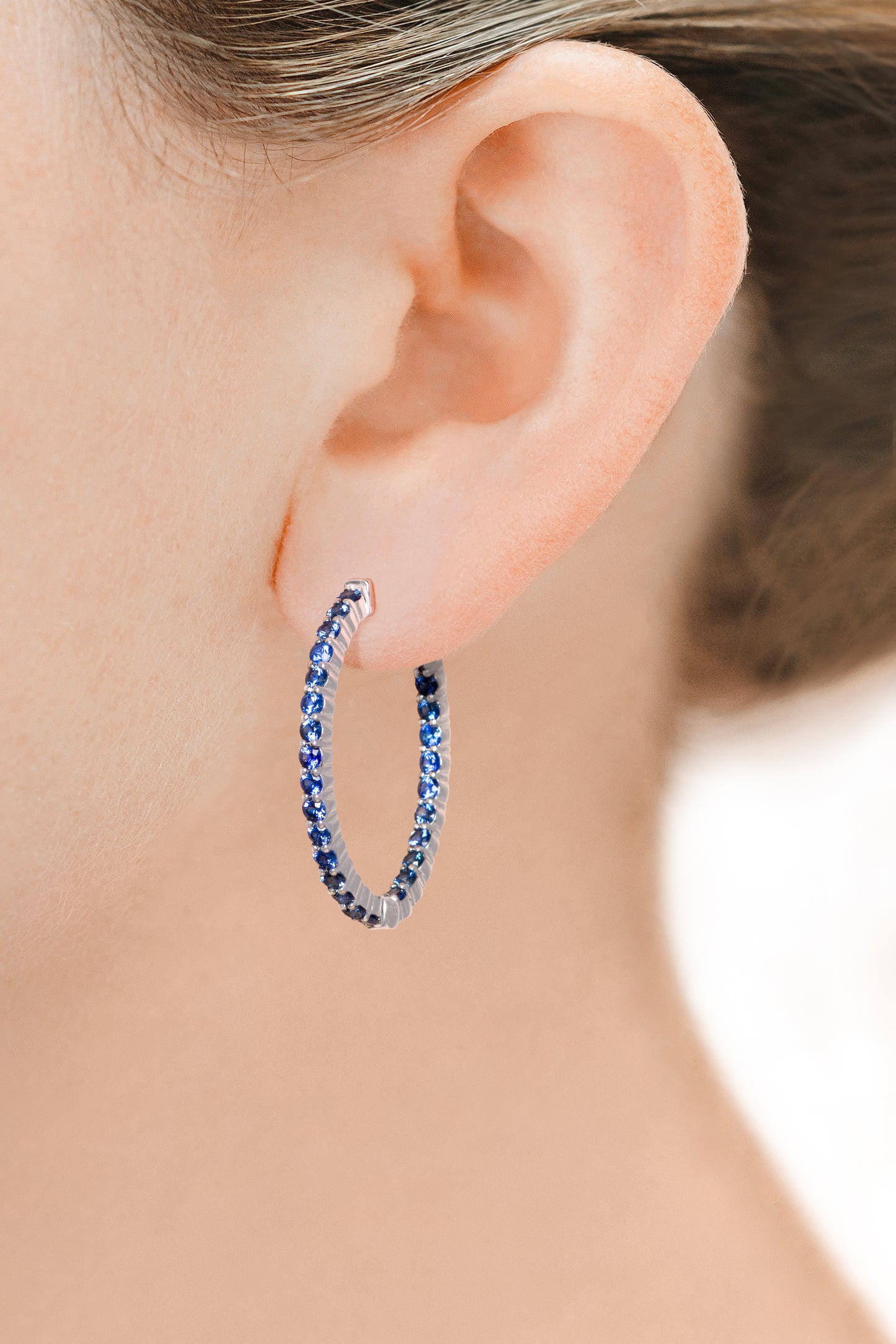 18K WG Blue Sapphire Hoops Tw. 2.91 carat