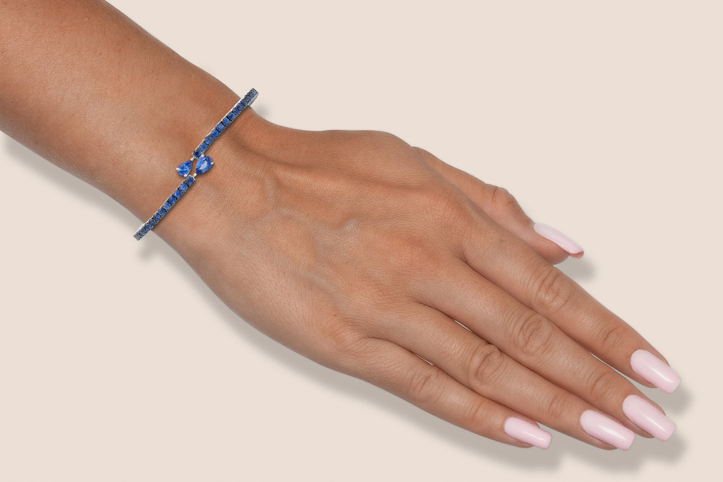 18K Flexible Bangle with Blue Sapphires