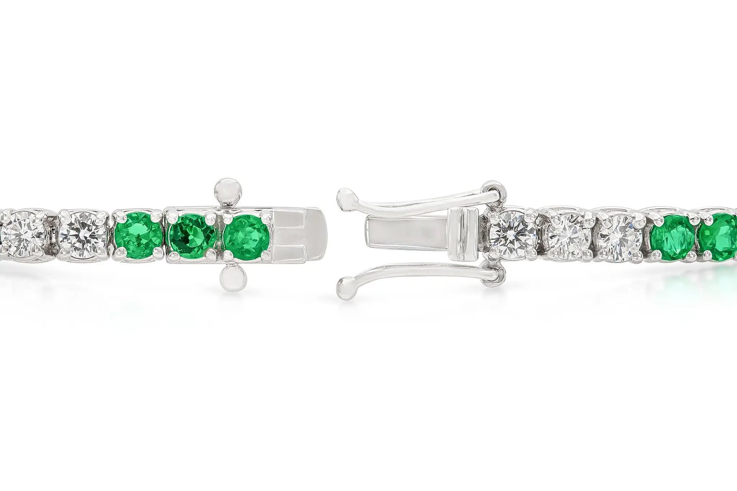 18K White Gold Diamond & Green Emerald Tennis Bracelet Tw. 4.14 carat