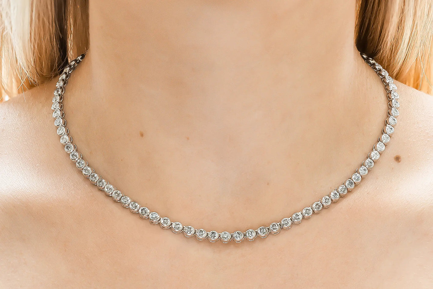 18K White Gold Bezel Diamond Necklace Tw. 7.73 carat