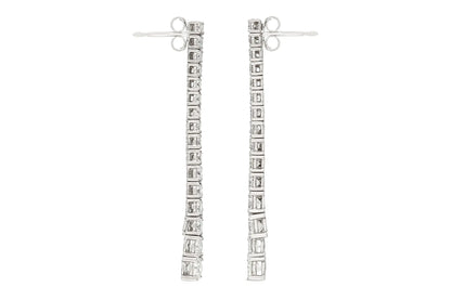 18K White Gold  Graduated Diamonds Drop Earrings
