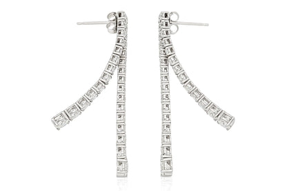 18K White Gold  Graduated Diamonds Drop Earrings