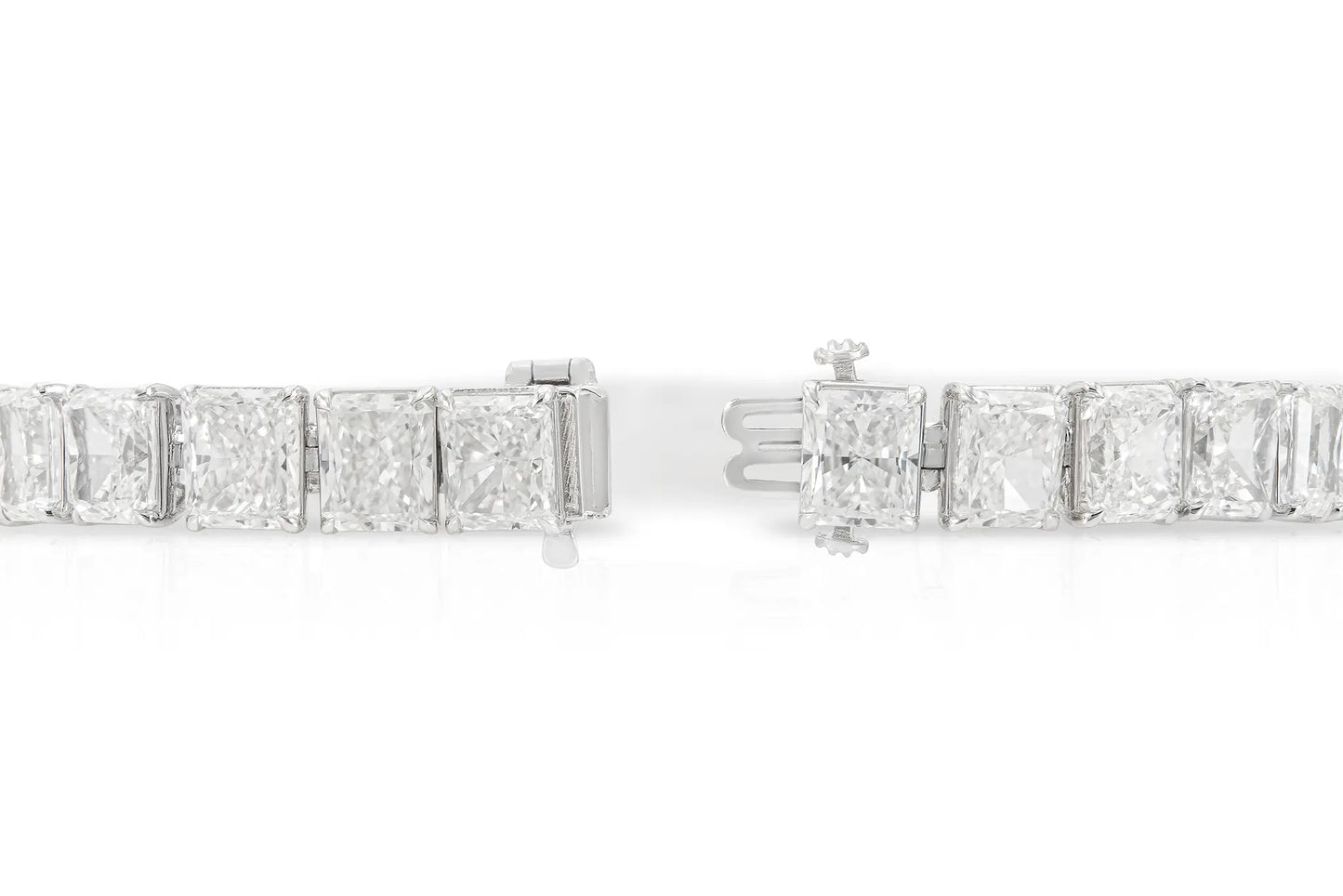 18K White Gold Tennis Bracelet Tw. 32.20 carat