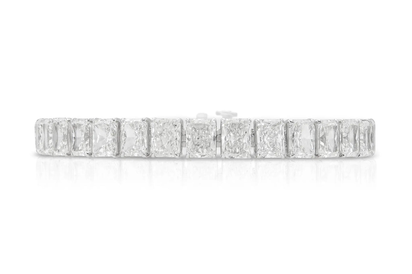 18K White Gold Tennis Bracelet Tw. 32.20 carat