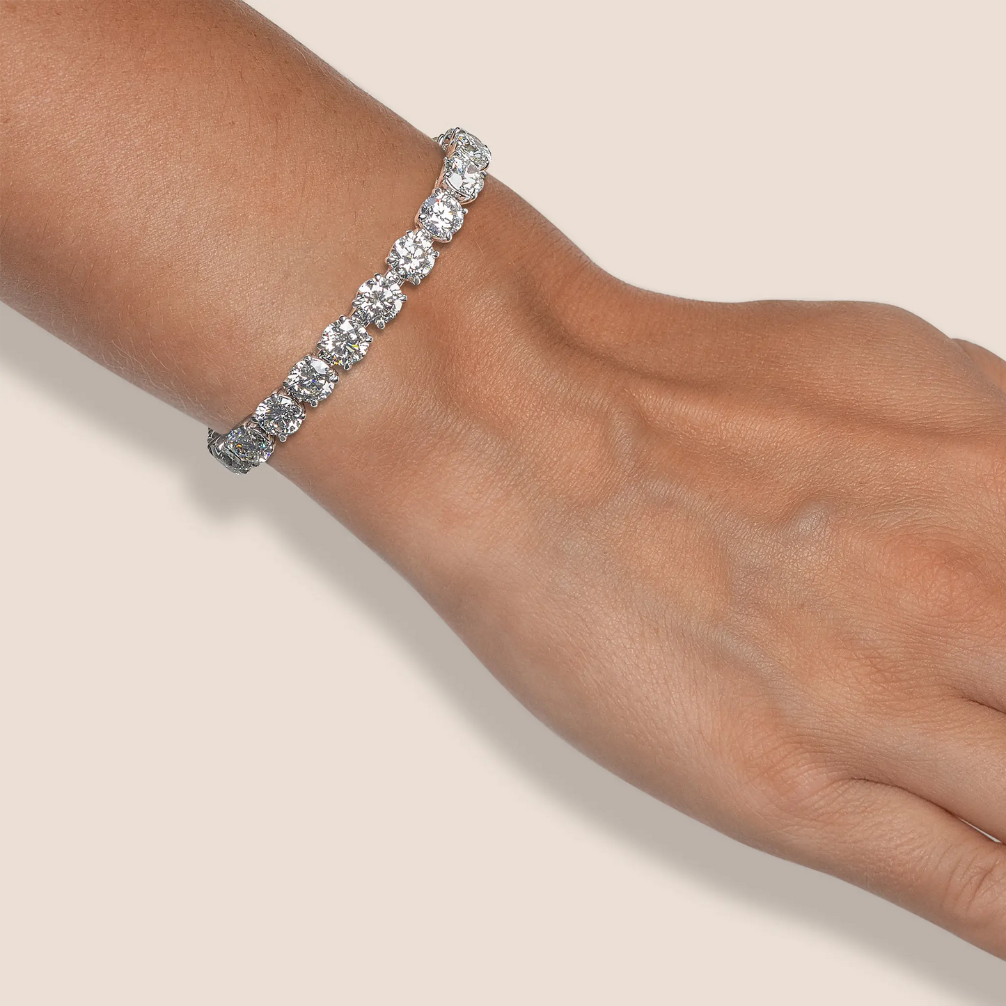 GIA certified 18K White Gold Tennis Bracelet Tw. 26.17 carat